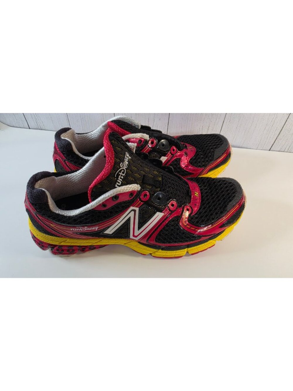 NEW BALANCE 860 V3 RUN DISNEY MICKEY MOUSE BLACK RED YELLOW RUNNING SHOES M 8.5